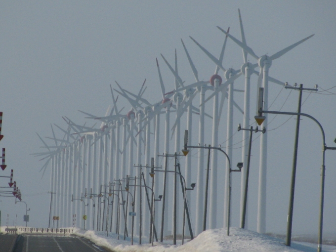 オトンルイ風力発電所の風車の数はすごい！駐車場有